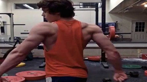 Hunk Flexes His Muscles (David Laid)