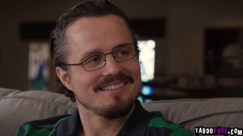 Victoria gives Robby a chance to fuck her pussy