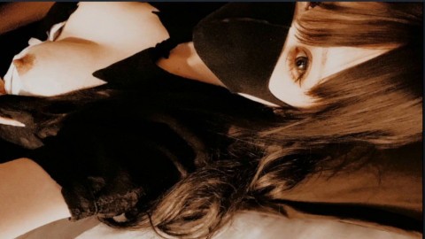 色んな角度から攻められて大量潮吹きさせられ、太いチンポに何回もイかされる。【個人撮影�