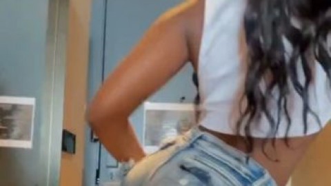 Elsie was craving an additional LARGE SAUSAGE pizza - sexonly.top/qikumj