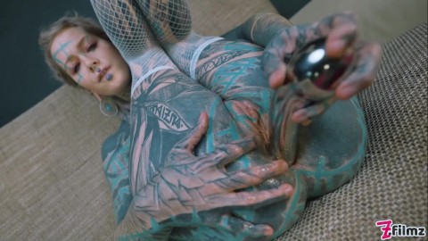 Anuskatzz Shoves A Dildo Up Her Ass