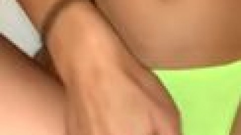 fit young slut in yellow PocketStars