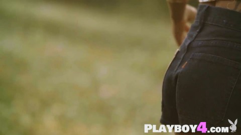 Sweet Anetta Keys exposing hot body so sexy MILF enjoyed hot striptease