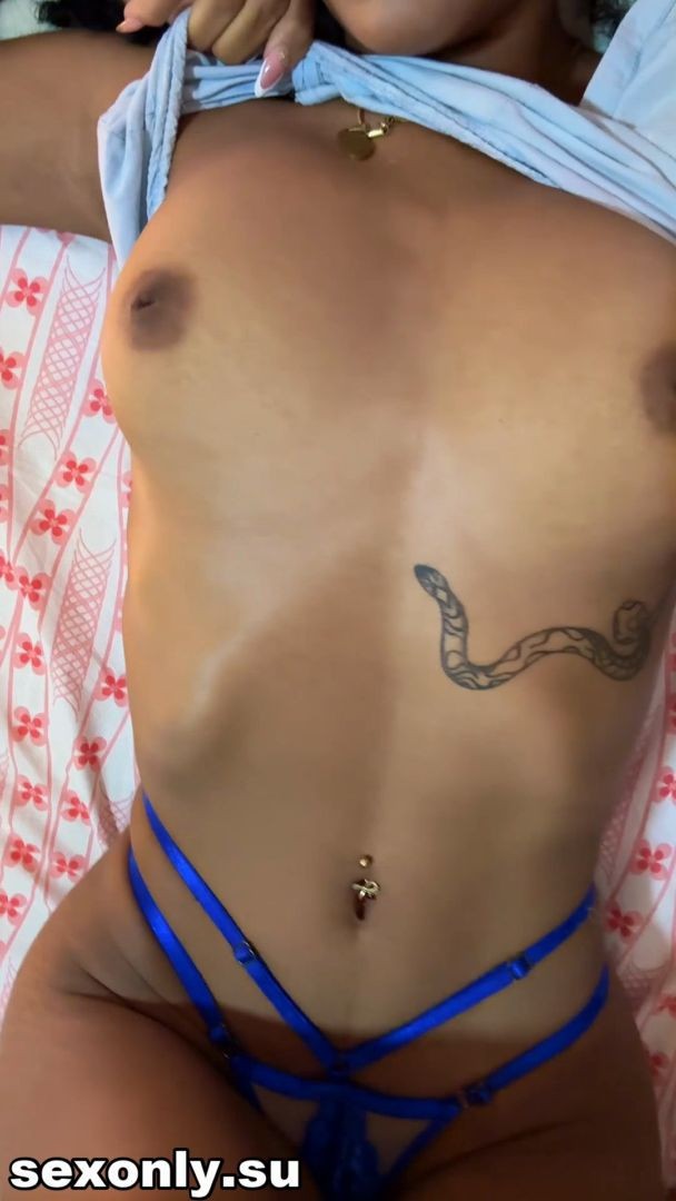 Tori Dean Blooming_Iris Lolly Lips