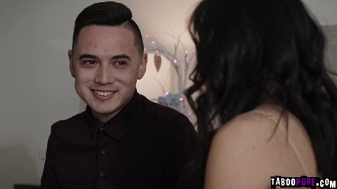 Juan Loco and Kimmy Kimm playing truth or dare leading into having sex