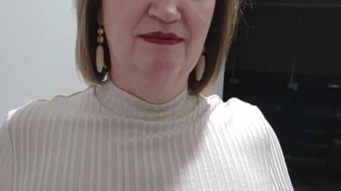 Suzi Flashes Mature Firm Tits 